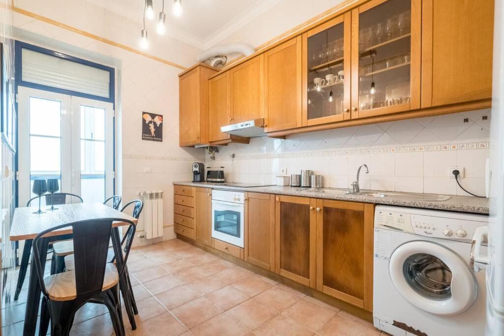 Beautiful Apartment Near The Center Of Lisbon Bagian luar foto